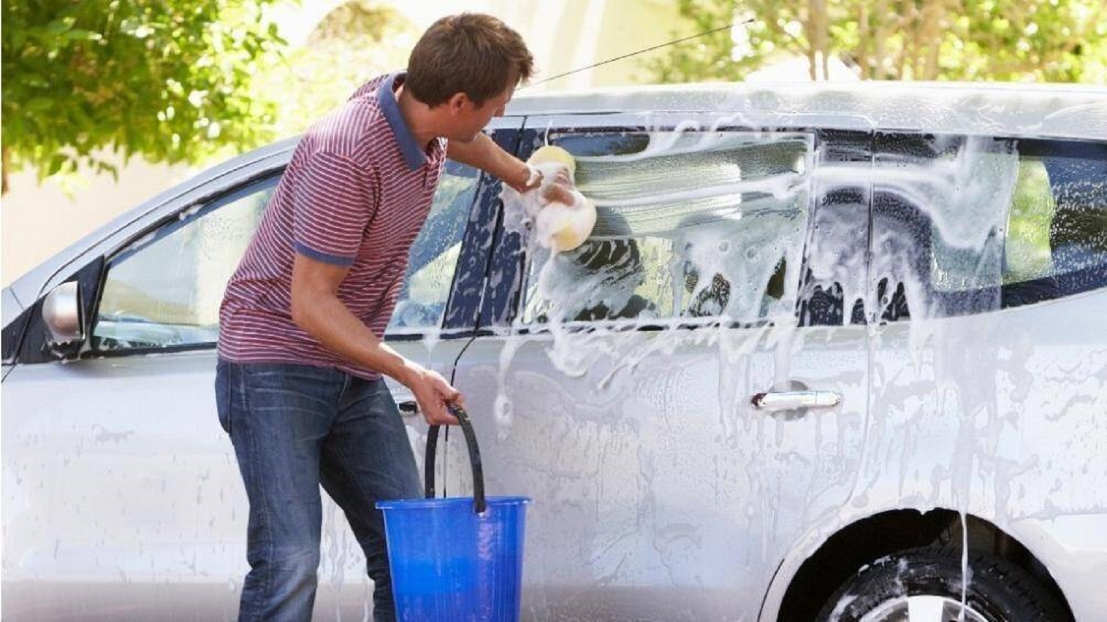 Hạn chế dùng bột giặt, nước rửa chén để vệ sinh xe