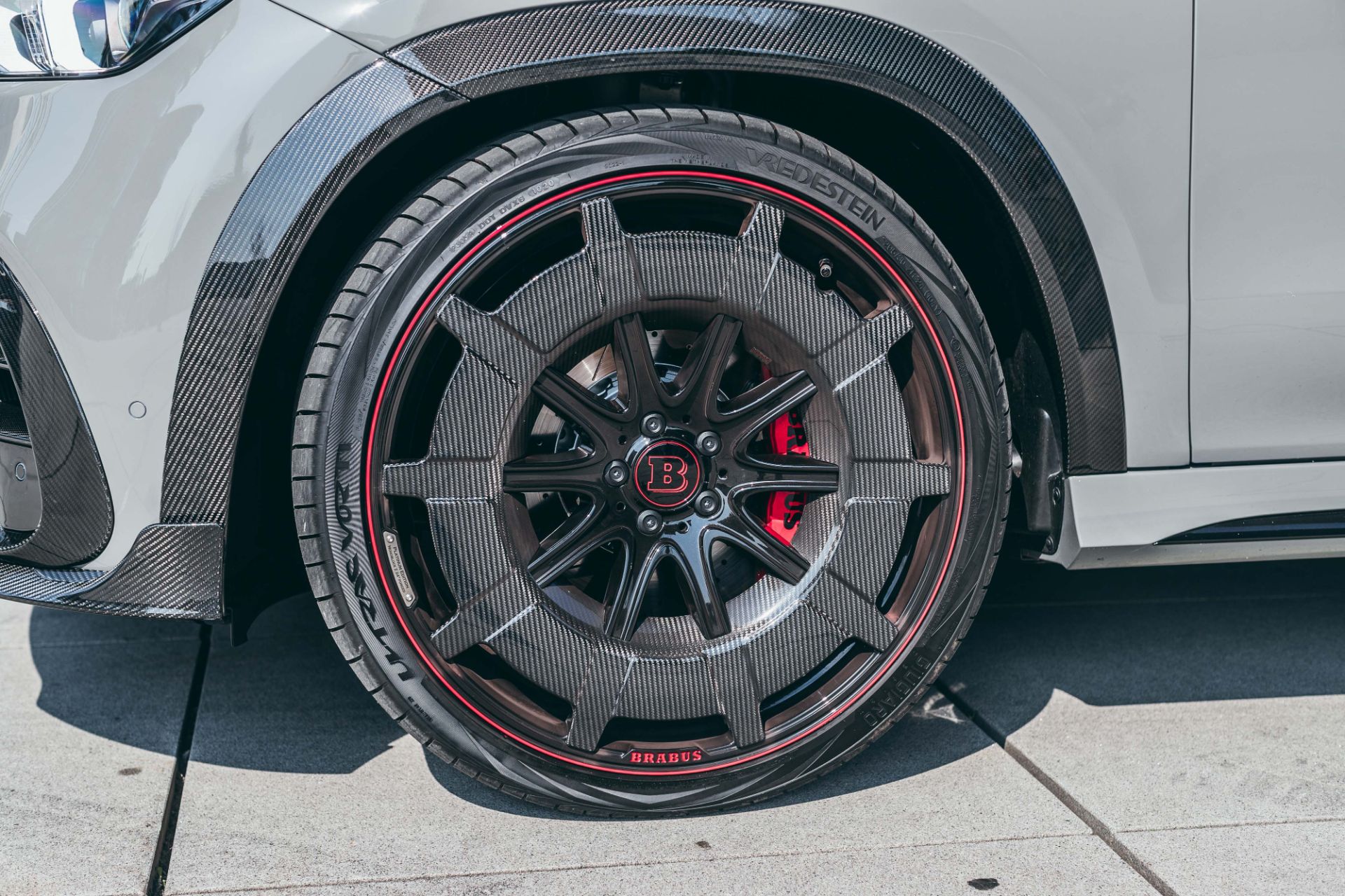 La zăng xe Brabus 900 Rocket Edition 