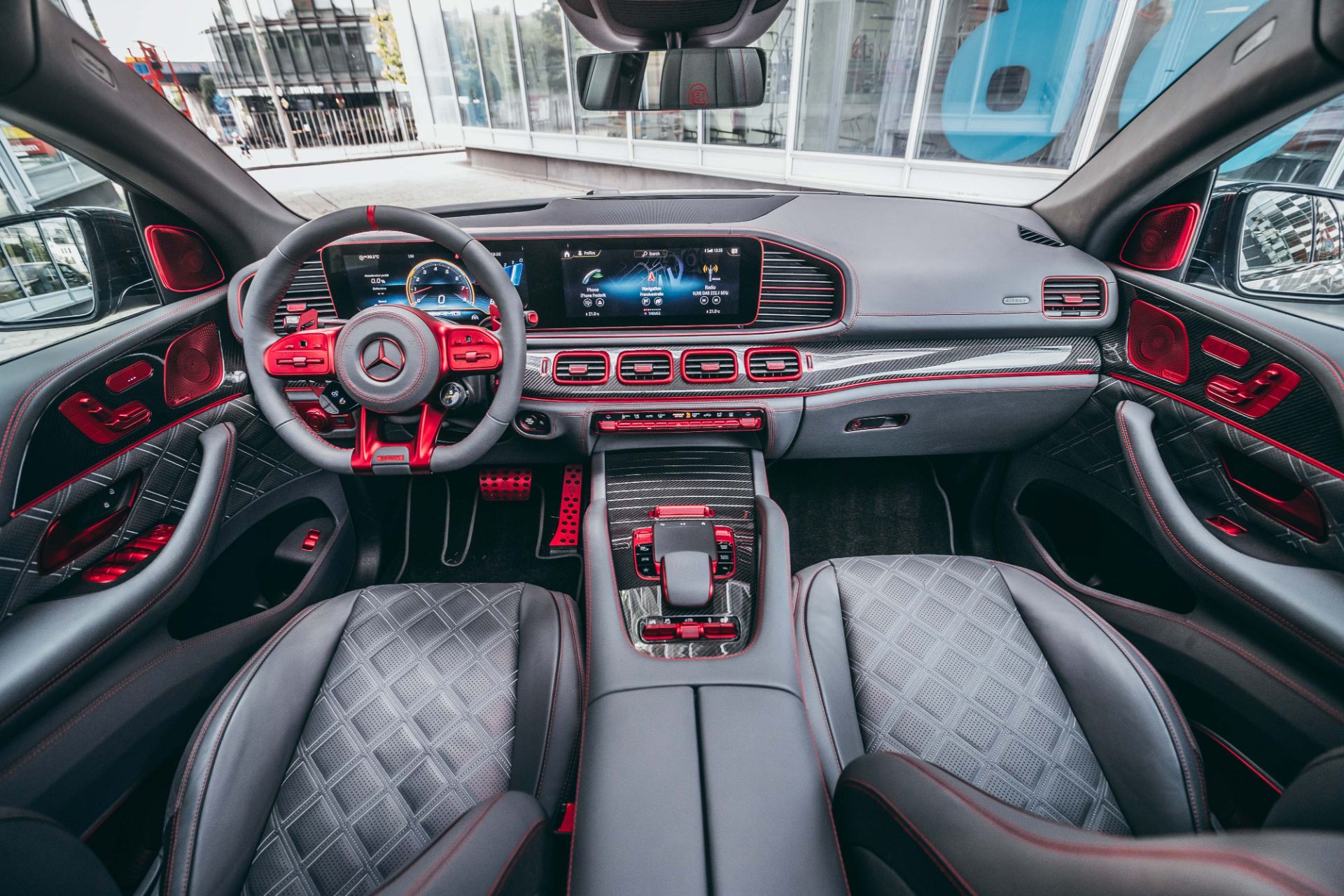 Hàng ghế trước của xe Brabus 900 Rocket Edition 