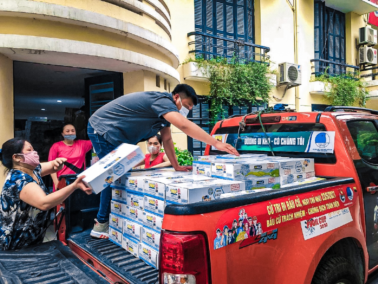 chở hàng bằng xe bán tải