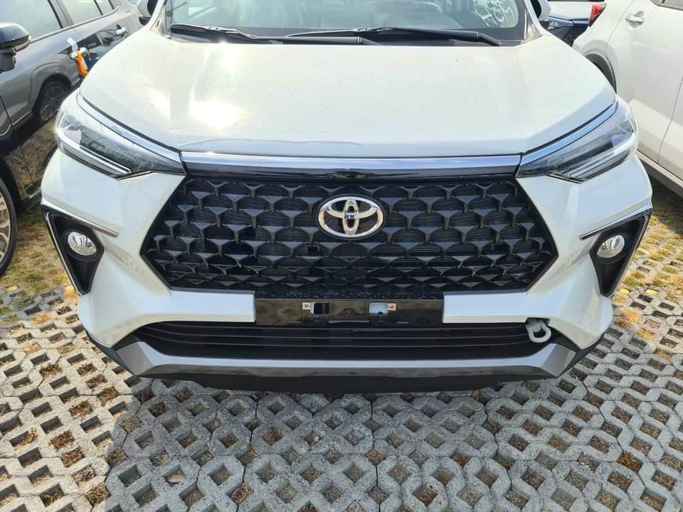 Đầu xe Toyota Veloz Cross
