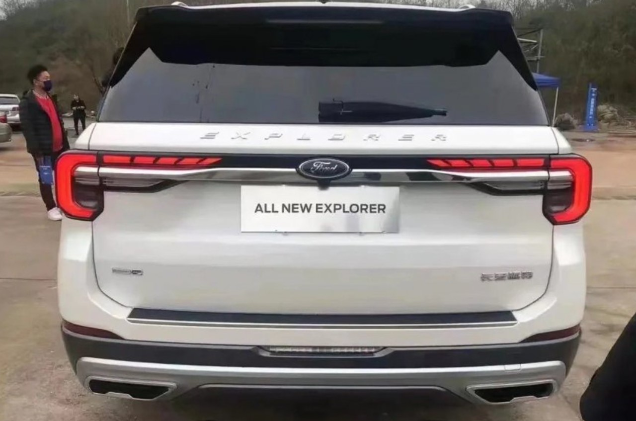 Ford Explorer 2023 lộ diện với "giao diện" mới?