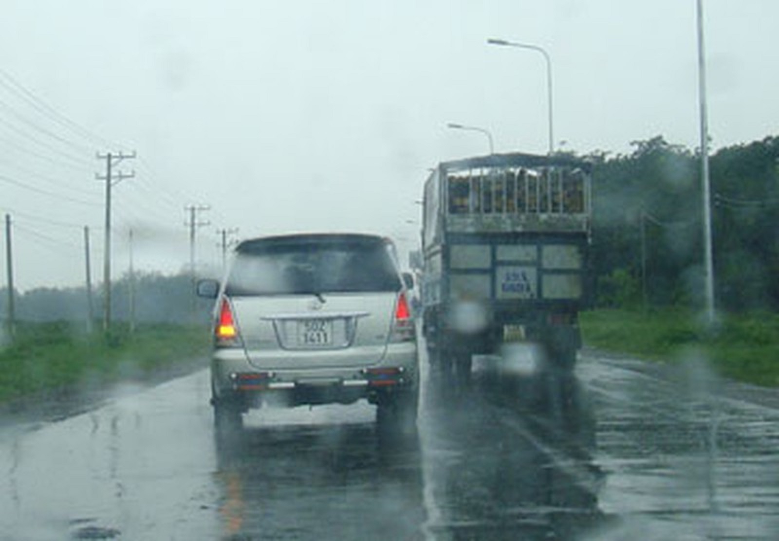 lái xe trời sương mù