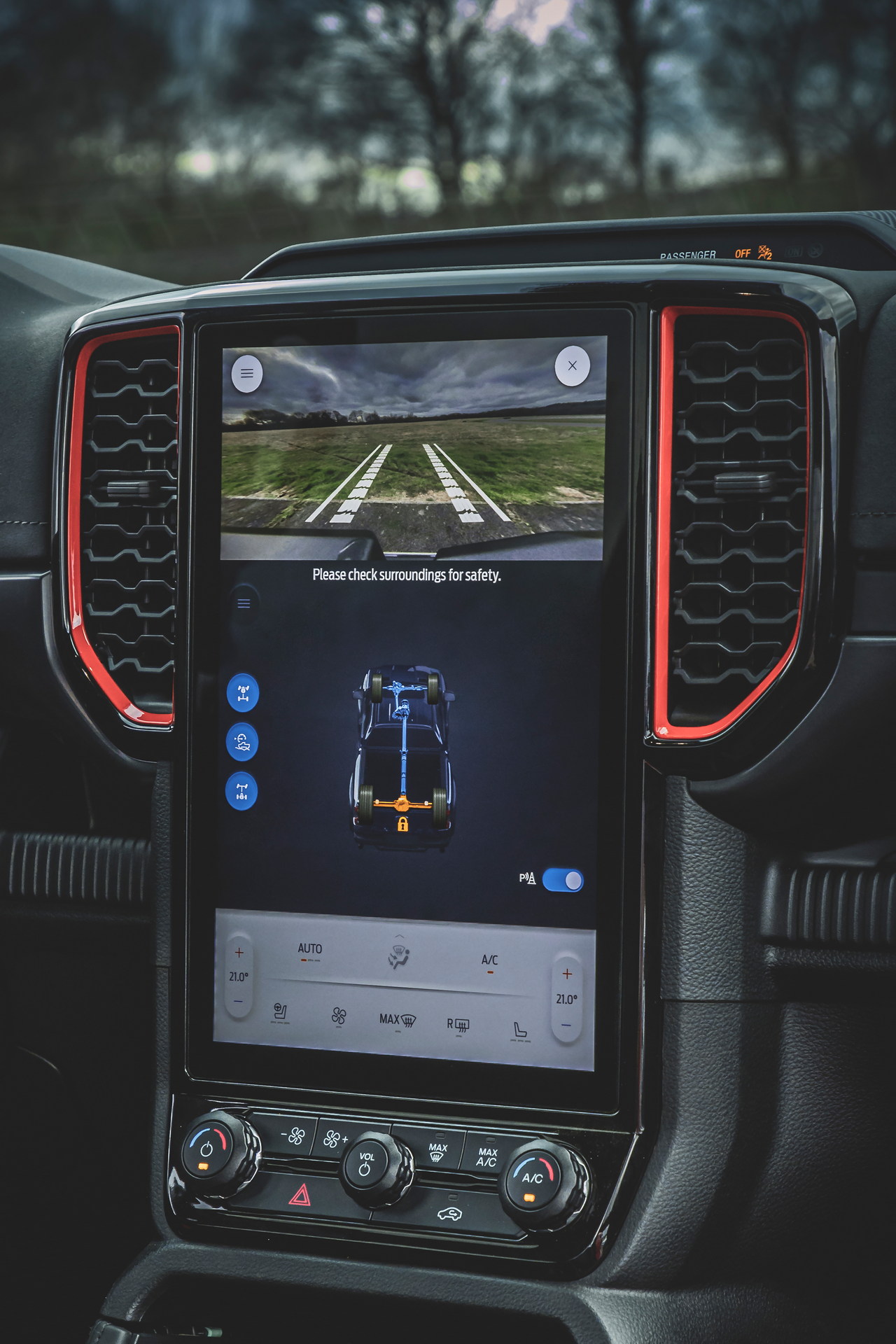 Màn hình giải trí trên Ford Ranger Raptor 2023