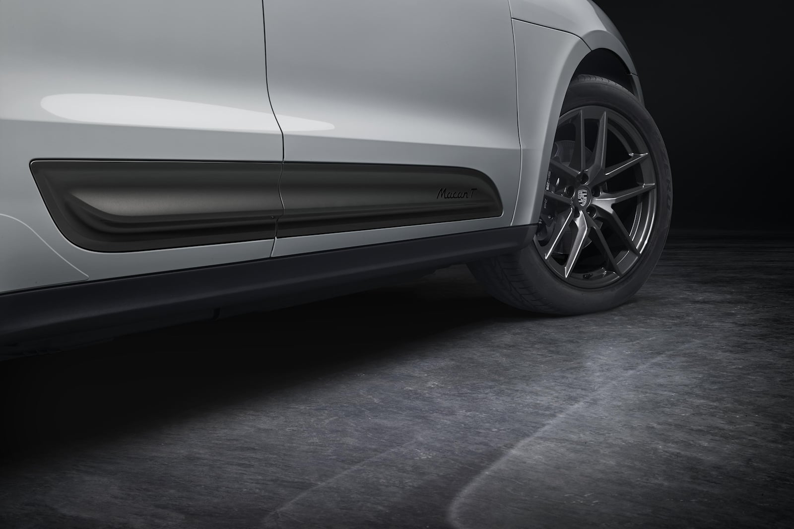 Ốp bên xe Porsche Macan T