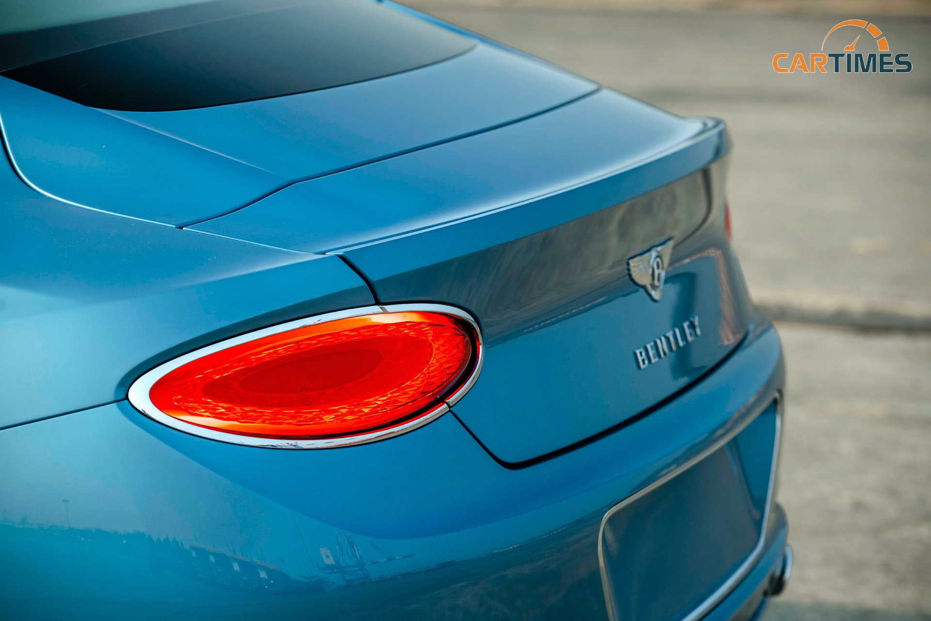 Đèn hậu xe Bentley Continental GT V8 Mulliner 2022