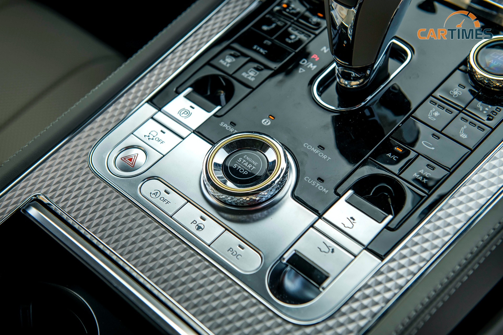 Nút bấm khởi động xe Bentley Continental GT V8 Mulliner 2022