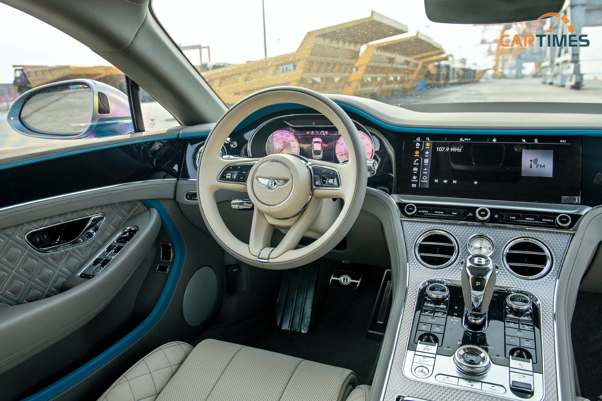 Vô lăng xe Bentley Continental GT V8 Mulliner 2022