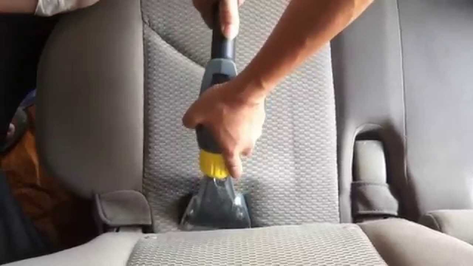 vệ sinh ghế nỉ xe ô tô