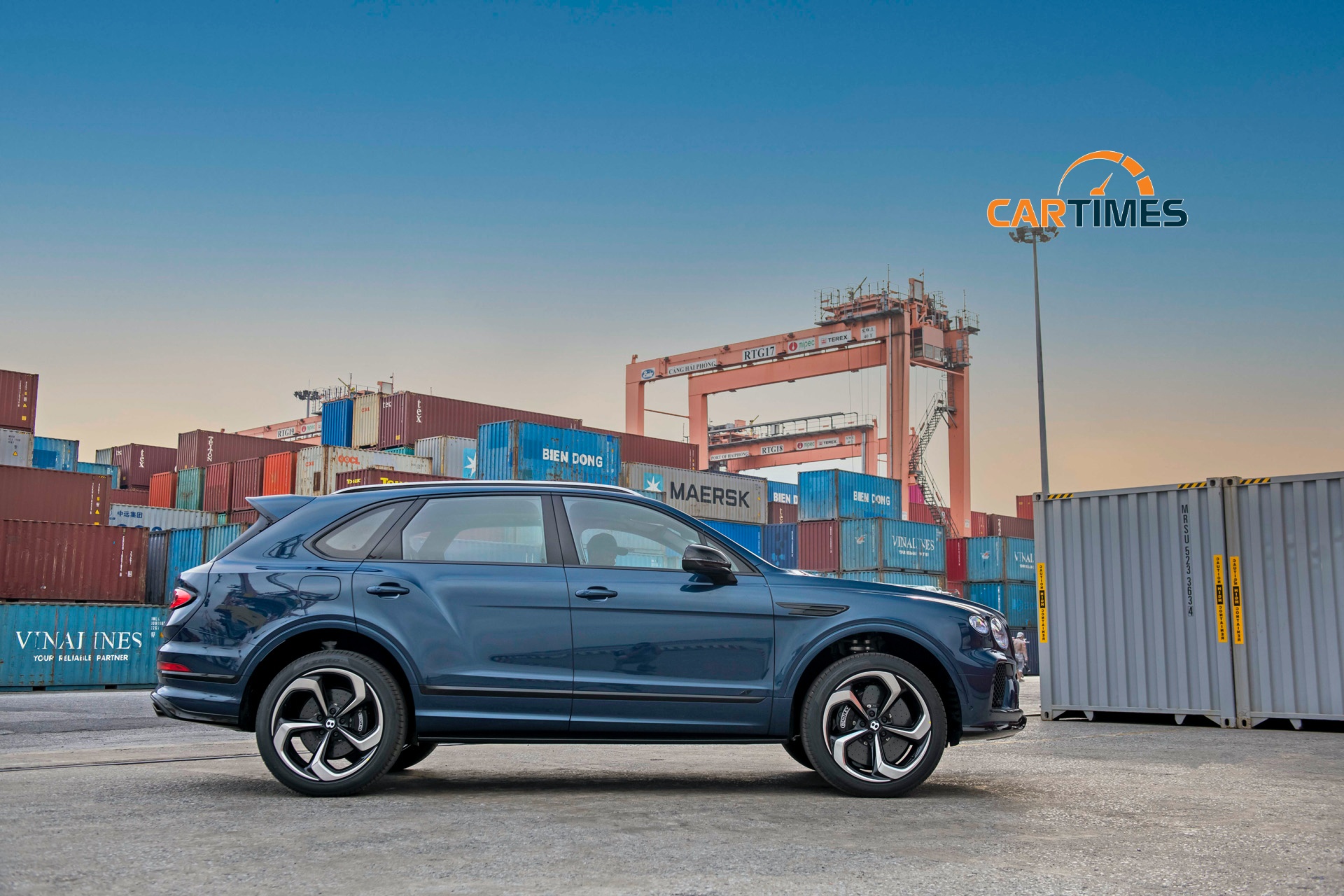 Thân xe Bentley Bentayga S 2022