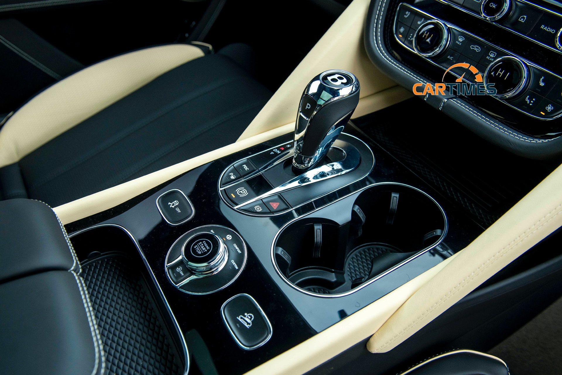 Cần số xe Bentley Bentayga S 2022