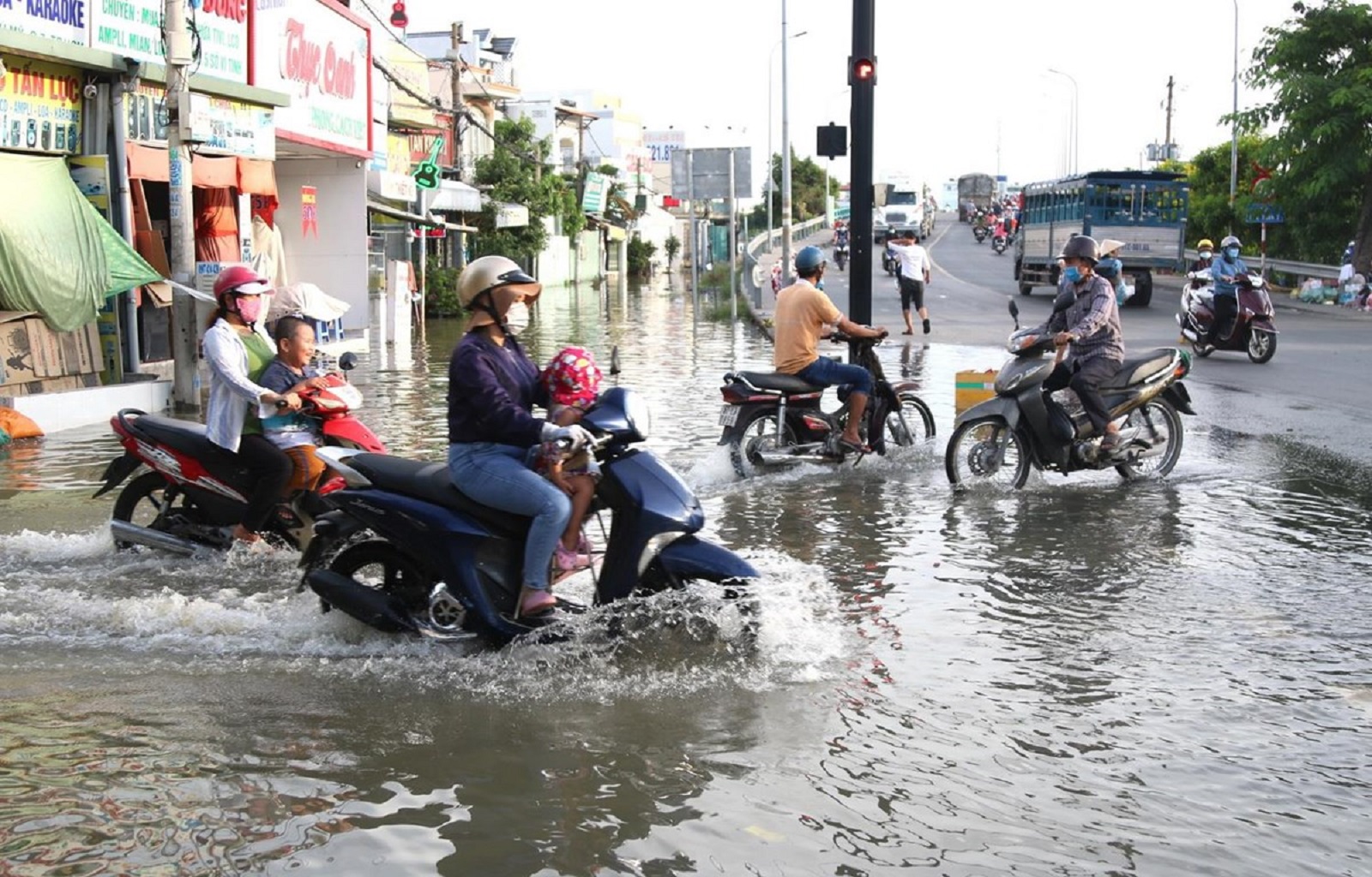xe máy ngập nước