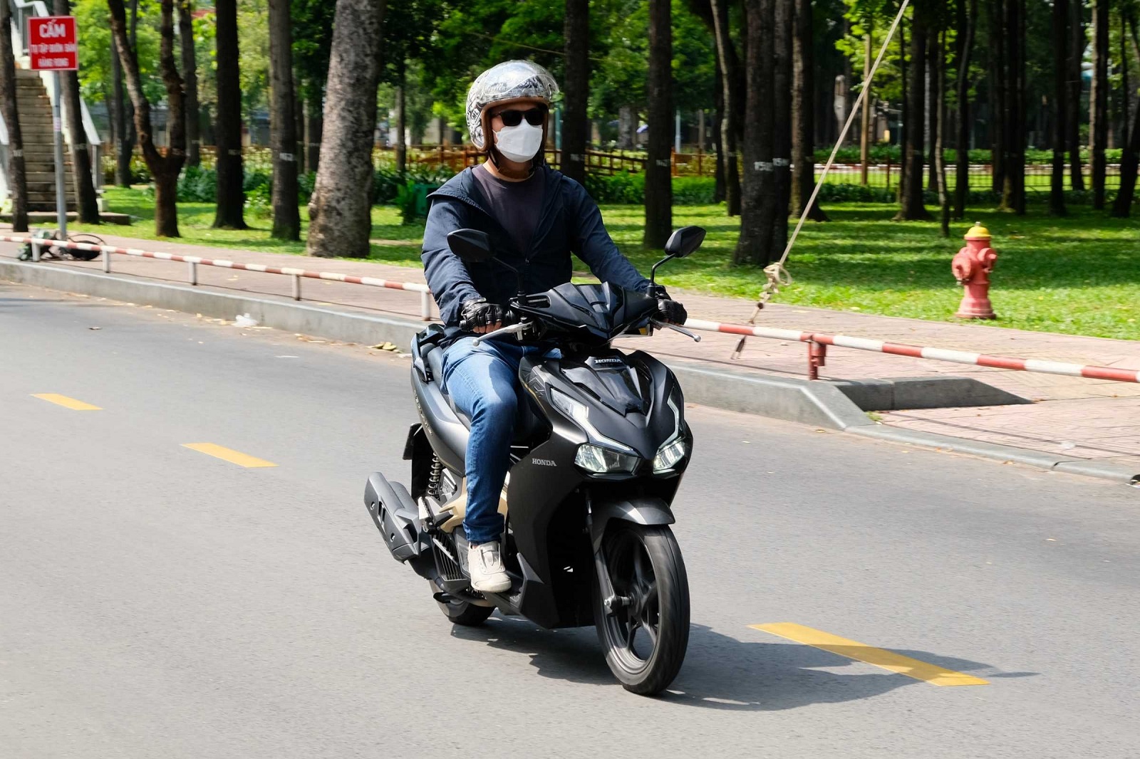 lái xe trời nắng