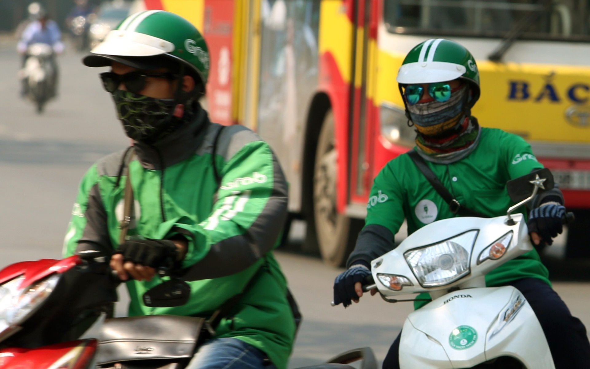 Grab thu phí nắng nóng
