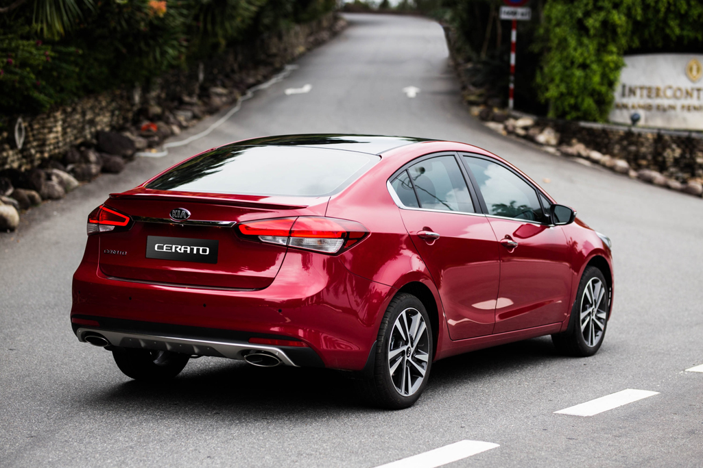Kia Cerato SMT phiên bản màu đỏ